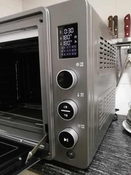 海氏电烤箱75升家用商用专业烘焙多功能大容量多层烘烤每层温度均匀吗？需要换盘吗？