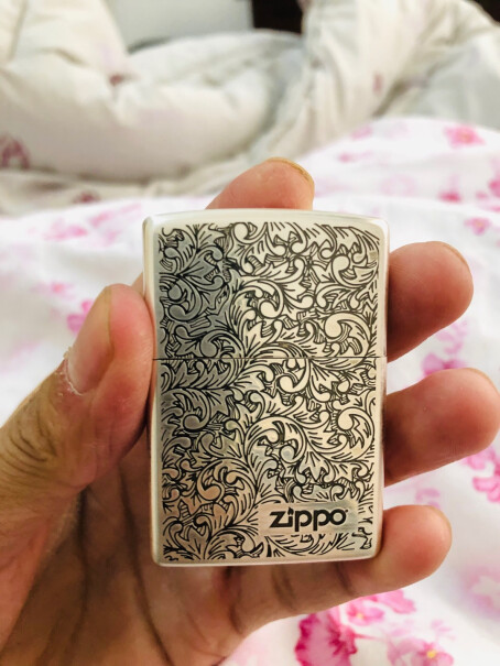 之宝打火机唐草ZIPPO在我心-黑银色这款有礼盒吗？