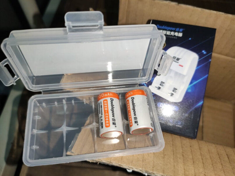 倍量拍立得电池mini25套装包含一个充电器和几个ＣＲ2可充电电池？