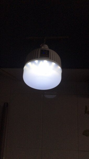 充电灯户外照明灯LED大功率露营灯野营灯停电后能自动亮灯吗？