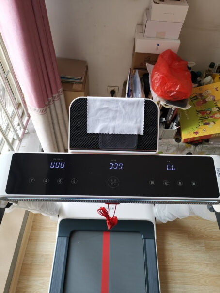 佑美U3H家用静音可折叠跑步机62cm宽大跑台能用苹果手机操作吗？