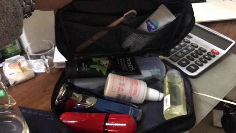 JAJALIN旅行化妆包便携大容量洗漱包防水化妆包我想问一下就好像这图片一样摆放的话，400毫升的洗发水和沐浴露能不能放，是海飞丝和舒肤佳？