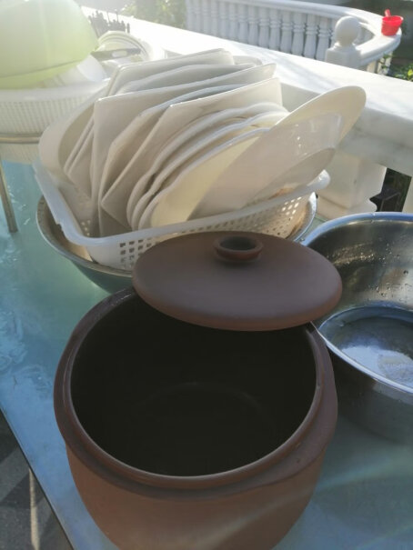 小熊电炖锅紫砂锅隔水炖盅家用白瓷大容量煲汤煮粥燕窝可以用来煲汤么？够六个人吃吗？