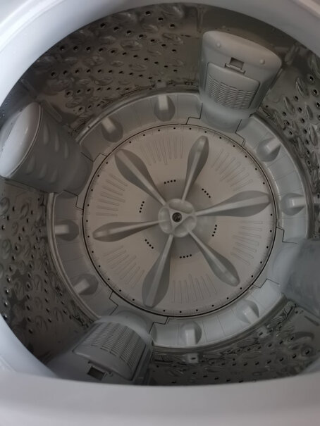 小天鹅10公斤变频波轮洗衣机全自动健康免清洗直驱变频一键脱水机身是铁皮的还是塑料的？