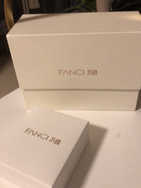 范琦（Fanci）项链Fanci范琦s925银蝶梦项链女简约小众蝴蝶结吊坠学生轻奢锁骨链甜美少女生日礼物送女友性价比高吗？,入手评测到底要不要买！