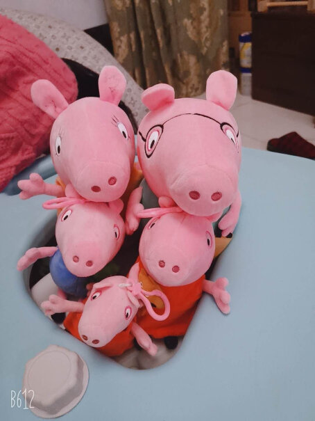小猪佩奇毛绒玩具抱枕公仔布娃娃七夕情人节送女友2只装礼盒包装盒怎么样，想买来送人的。