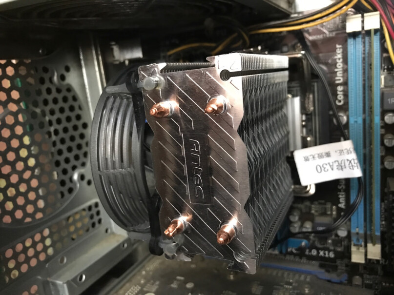 安钛克Antec光棱120RGB电脑主机箱CPU风扇12cm这个有硅脂吗 ？