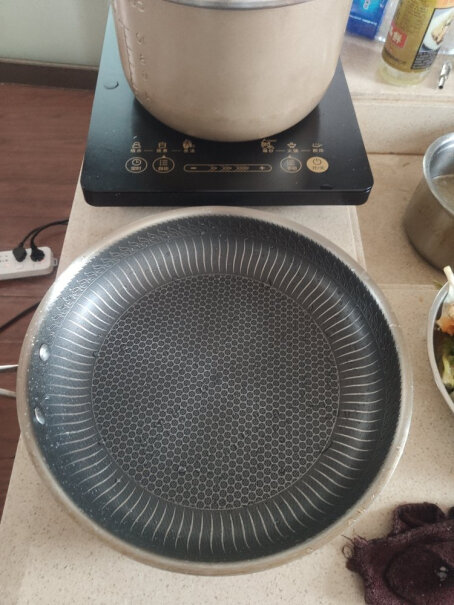 爱乐仕德国煎锅平底锅不粘锅这个到底有没有涂层？