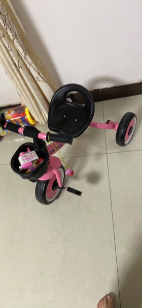 乐卡儿童三轮车避震脚踏车婴幼儿三轮儿玩具童车骑着费劲么？
