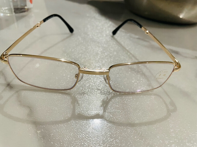 索柏老花镜舒款1105A200花镜老花眼镜便携蓝光远近都能看的有带眼镜框的没？