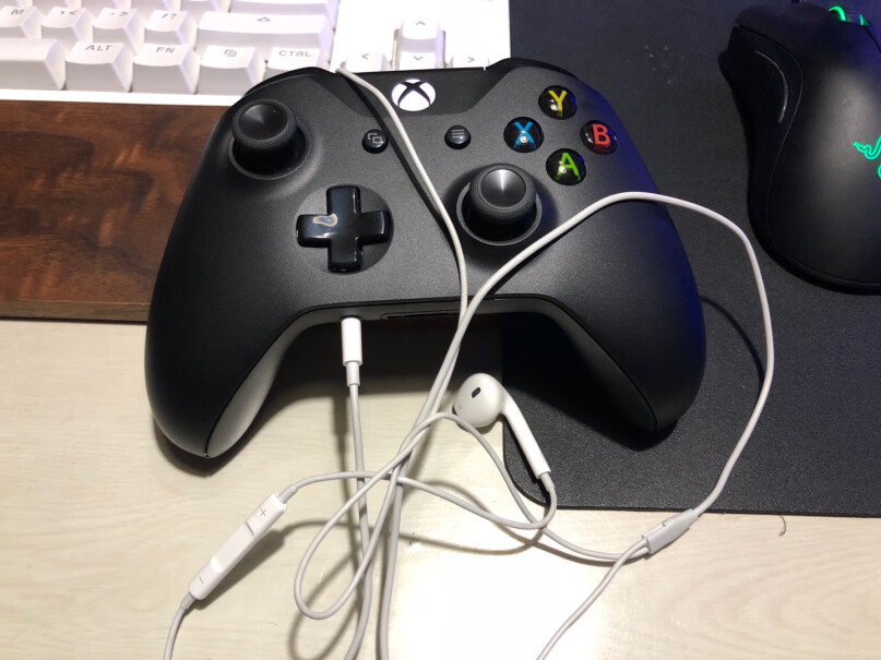 微软Xbox无线控制器磨砂黑+Win10适用的无线适配器用的时候拇指中间按A键有没有时灵时不灵呀？