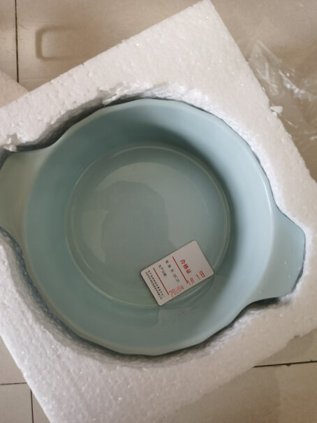 京东京造陶瓷碗饭盒带盖盖子有异味吗？