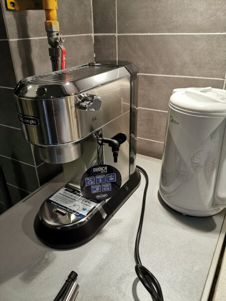 德龙半自动咖啡机家用商用办公室泵压式咖啡量出的很少，怎么解决呀？