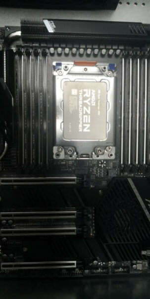 AMD 3970X Threadripper CPU (sTRX4, 32核64线程)玩游戏的时候喝什么饮料才配得上这个U呢？