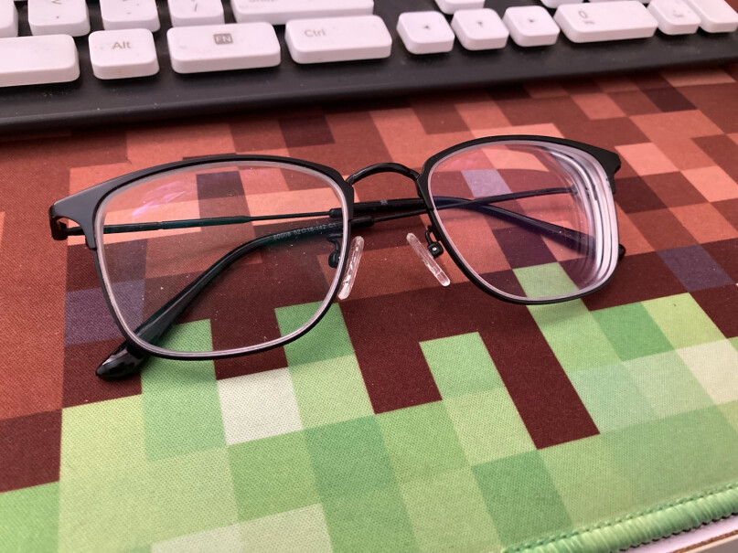 万新（WAN XIN）光学眼镜-镜片镜架万新近视眼镜片配镜框1.70E洁膜高清非球面现片耐污防水酷薄男女款金属半钛架钛+金属-全框-4006质量不好吗,为什么买家这样评价！