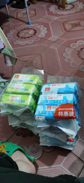 gb好孩子婴儿湿巾亲们，你们买的是京东配货送货，还是第三方啊？