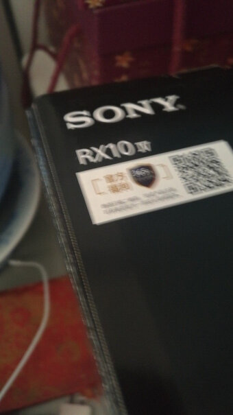 索尼DSC-RX10M3数码相机自带闪光灯吗？