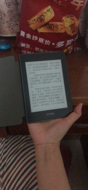 Kindle Paperwhite 经典版 32G晚上没有灯光能看书吗？