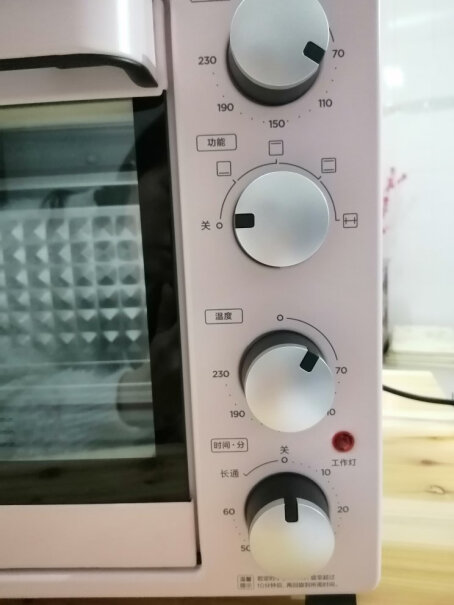 美的32升多功能电烤箱家用专业烘焙接渣盘太小，烤肉油脂会不会容易溢出？