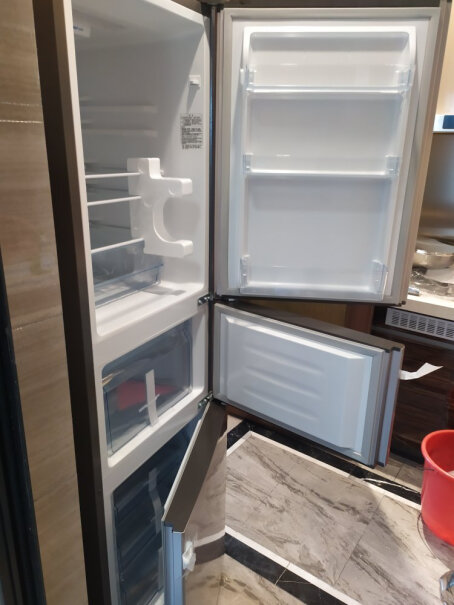 海信205升三门冰箱三门三温区中门软冷冻小型家用冷藏冷冻冷冻需要除冰吗？