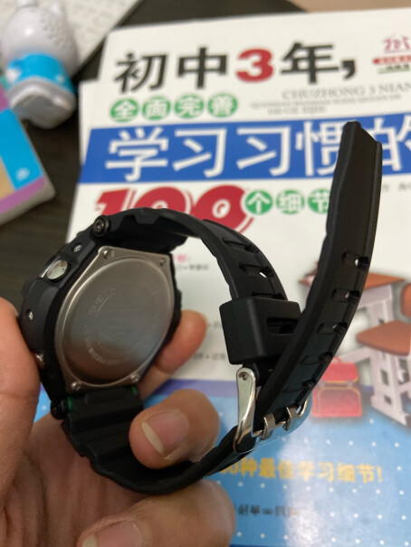 卡西欧手表G-SHOCKGA-1000-1A3和GA-1100-2B只是价钱上有区别吗？