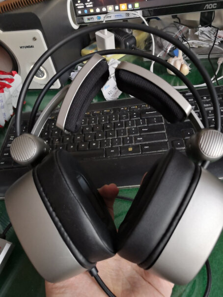 西伯利亚XIBERIAS21PRO电脑耳机耳麦那个智能线控上的麦克风按钮，关闭麦克风和不关闭有什么指示灯吗？