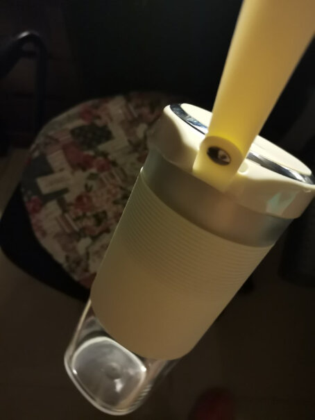 电动榨汁杯摩飞电器榨汁机便携式家用迷你榨汁杯充电式果汁机料理机质量值得入手吗,应该注意哪些方面细节！
