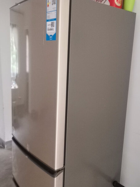 216升三门电冰箱小型家用中门软冷冻节能请问一下，保鲜柜的高度大概是多少，谢谢？