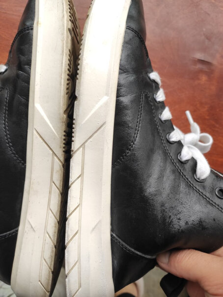 俏代美清洁剂100ML+增白剂100ML铅笔屑还有铅粉在鞋子上可以吗？
