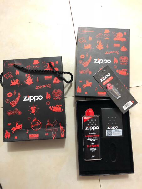 之宝Zippo煤油打火机招财猫礼盒套装4种颜色可选是不是特别容易掉漆？