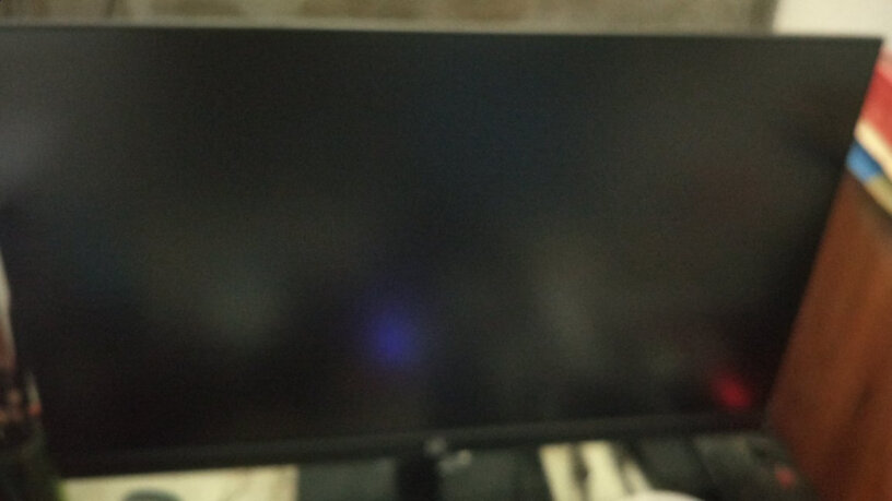 惠普HP暗影精灵X3231.5英寸你好，我主机亮了我的显示屏没有亮 这是什么原因？
