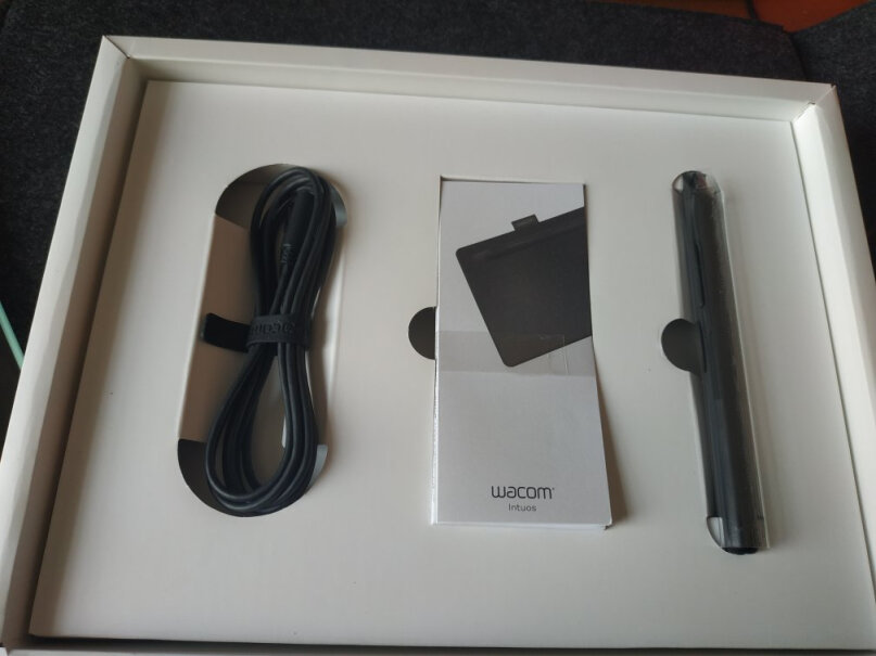 Wacom CTL-4100/K0手绘板这个笔的笔头有点松，正常吗？