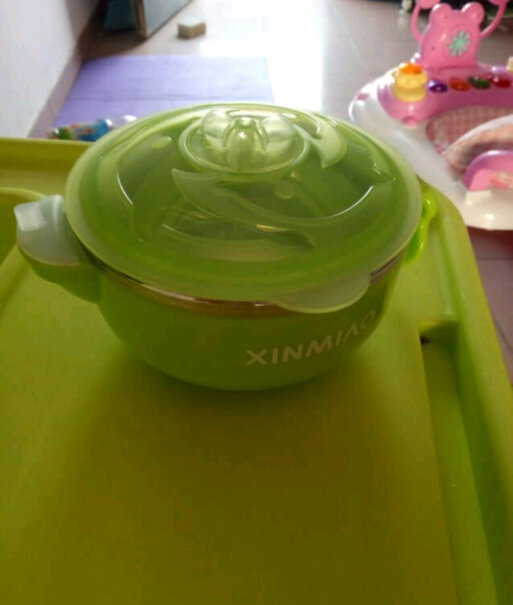 新妙儿童餐具注水保温碗注入热水后盖子会蹦出来吗？