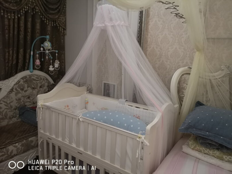 友贝欧式多功能实木婴儿床拼接大床可改儿童床加长雪橇式送床垫吗？