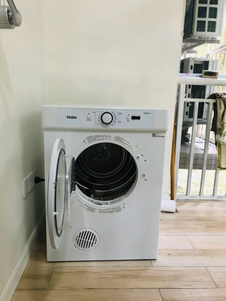 海尔烘干机7.5公斤滚筒式干衣机要怎么样安装？放屋里面可以吗？要怎么样安装？