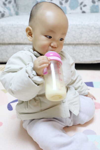 惠氏启赋4段配方乳粉爱尔兰进口请问一下。你们给宝宝喝的有超过奶粉推荐的分量吗？一次多少？一天几次？
