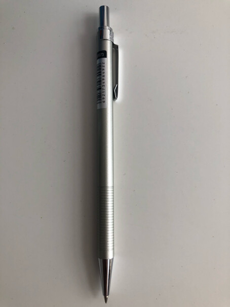 得力deli0.5mmHB活动铅芯书写自动铅笔替芯请问这个用久了会生锈或掉漆吗？
