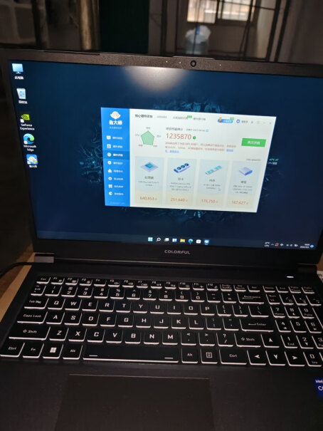 七彩虹将星X15-XS12代酷睿15.6英寸游戏笔记本电脑i7-12700H这么便宜，用的是蓝天公模吗？
