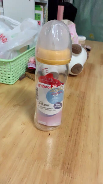 贝亲Pigeon硅胶玻璃奶瓶婴儿仿母乳新生儿宽口径240ml各位宝妈，奶瓶上有防伪码吗？