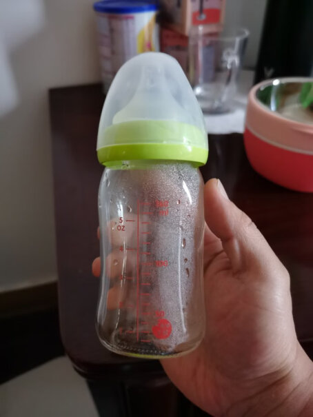 贝亲Pigeon宽口径玻璃奶瓶奶嘴套装婴儿奶瓶240ml+自然实感婴儿奶嘴L码+LL码我买的没用过几次 logo开始掉色了？
