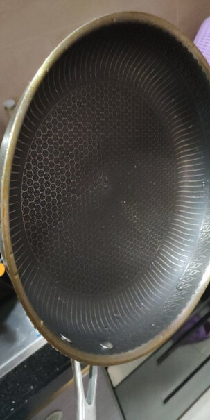 爱乐仕德国煎锅平底锅不粘锅这里边有拖，没油粘有油还粘，锅底不是一般难刷，上当？