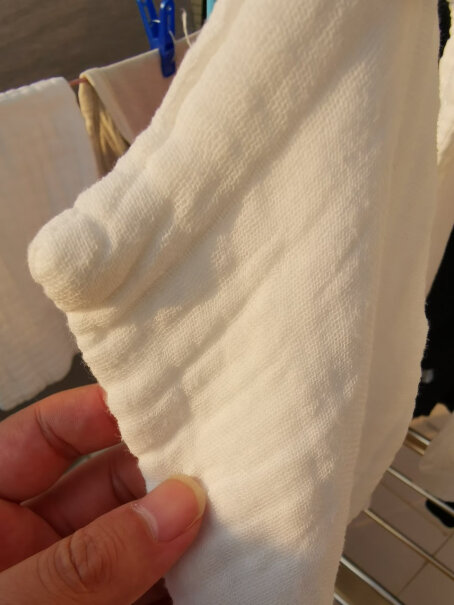 象宝宝新生儿全棉尿布10条装加厚免折水洗纱布尿片想问下亲们，这个尿布的收边会硌的慌么？