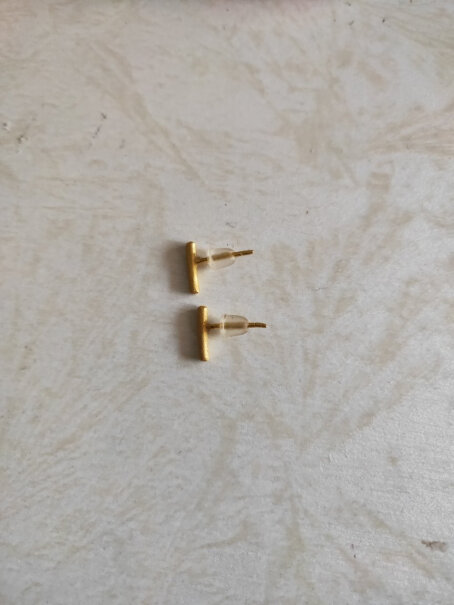 黄金耳饰明牌珠宝足金极简个性竖条黄金耳钉耳饰AFH0026工费50哪个性价比高、质量更好,评测下来告诉你坑不坑？