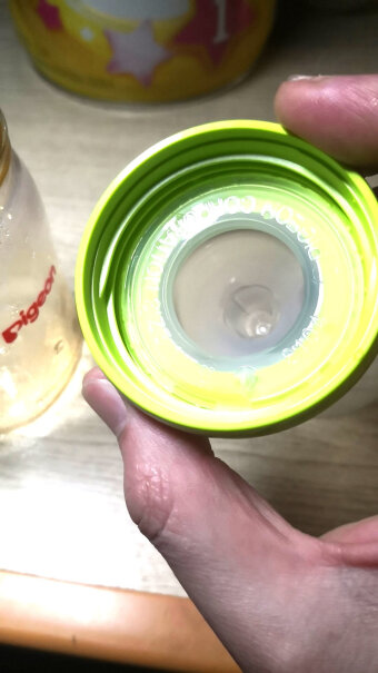 双把手奶瓶240ml-丛林小兔用把手喝的时候，排气孔老是不能正好在上面，你们有这样的问题吗？