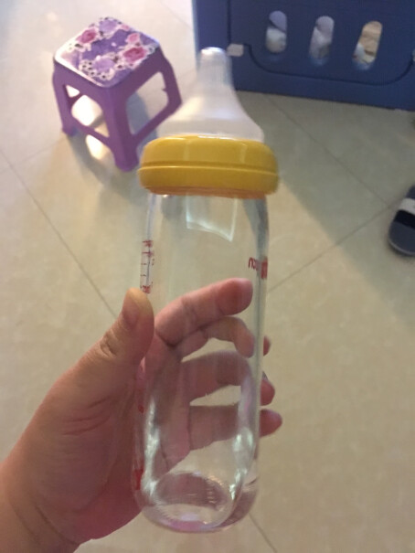 贝亲Pigeon宽口径玻璃奶瓶奶嘴套装婴儿奶瓶240ml+自然实感婴儿奶嘴L码+LL码一岁了。奶粉喂养，选择那种呢？
