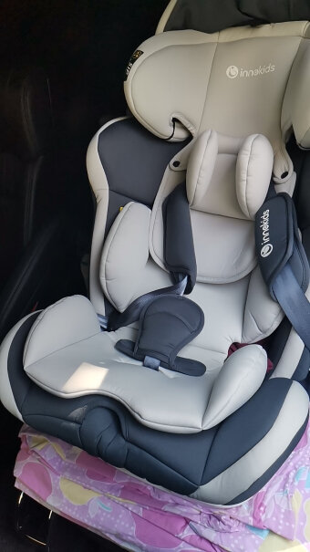 innokids汽车儿童安全座椅0-4-12岁怎么调节肩带？