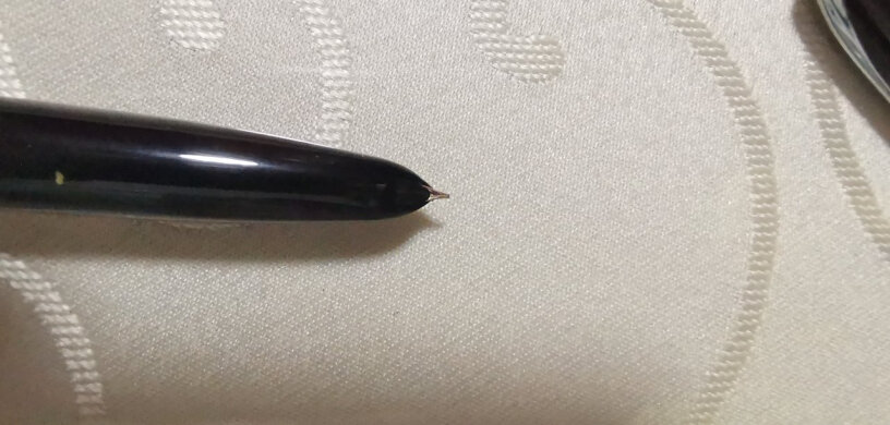 英雄钢笔100经典金尖钢笔商务办公墨水笔签字笔黑色银夹这支钢笔的品控好不好？