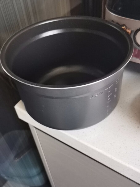 美的提鲜智能电压力锅电高压锅请问大家5L提鲜智能这一款每次内胆后面的槽里都积满了水，那个水大家是怎么处理的，把锅倒过来倒出来？