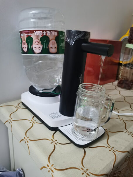 美国惠而浦即热式饮水机家用迷你小型速热台式饮水机烧出来的水有异味吗？