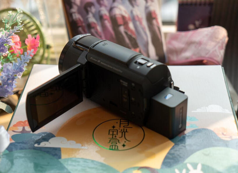 索尼FDR-AX700高清数码摄像机这款带储存卡吗？